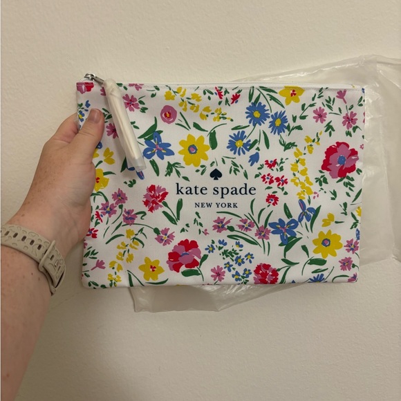 kate spade Handbags - NWOT Kate Spade Pouch